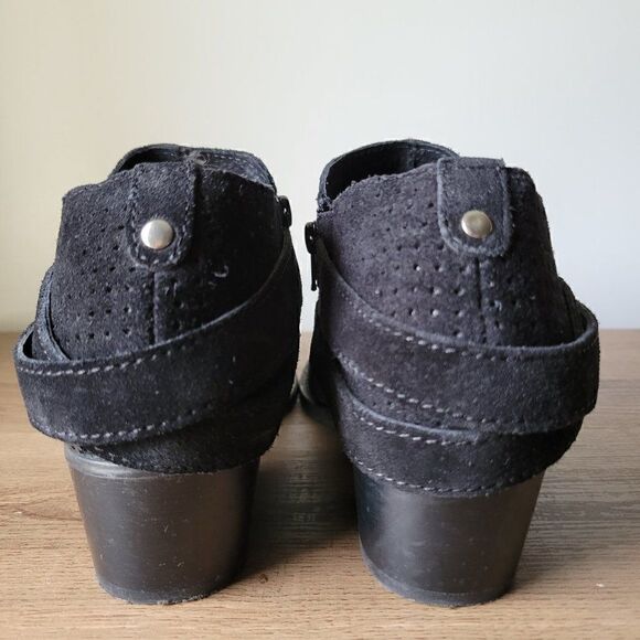 EUC CHARLES BY CHARLES DAVID BLACK BUCKLED GENUINE LEATHER BOOTIES SIZE 9.5 WMNS - Picture 13 of 16